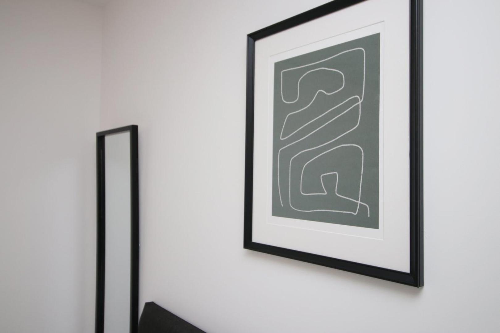 2 Bedroom With Free Parking Swindon Extérieur photo
