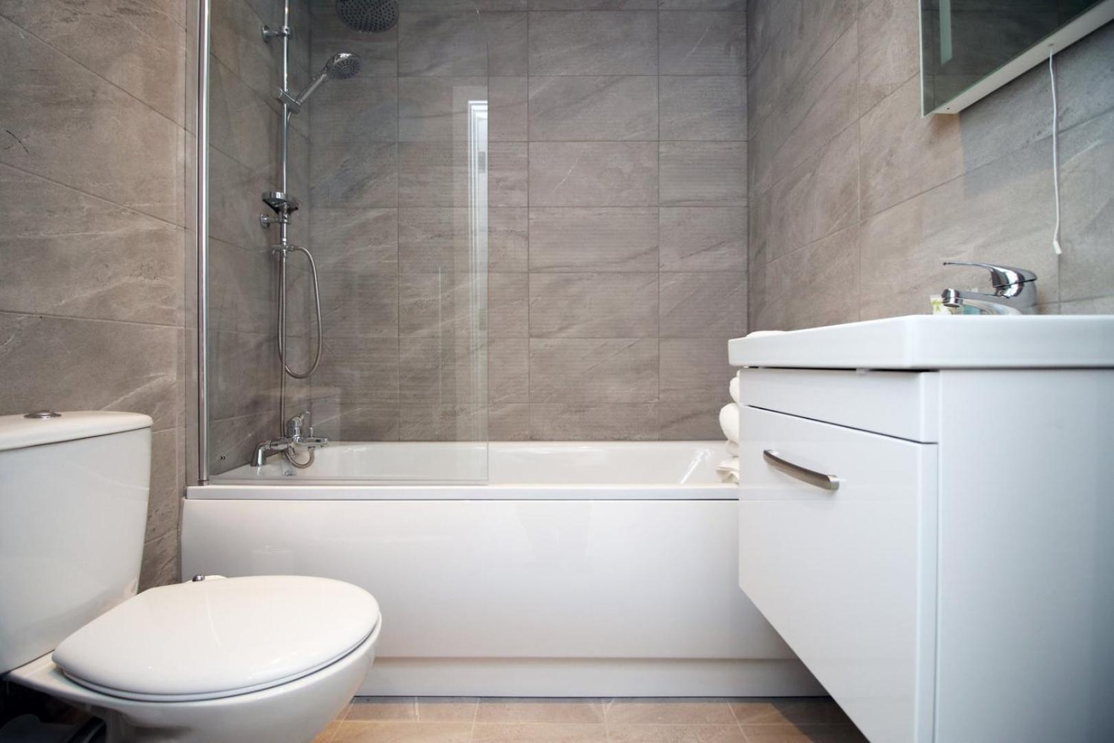 2 Bedroom With Free Parking Swindon Extérieur photo