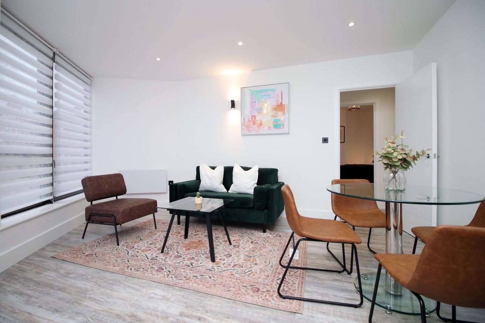 2 Bedroom With Free Parking Swindon Extérieur photo
