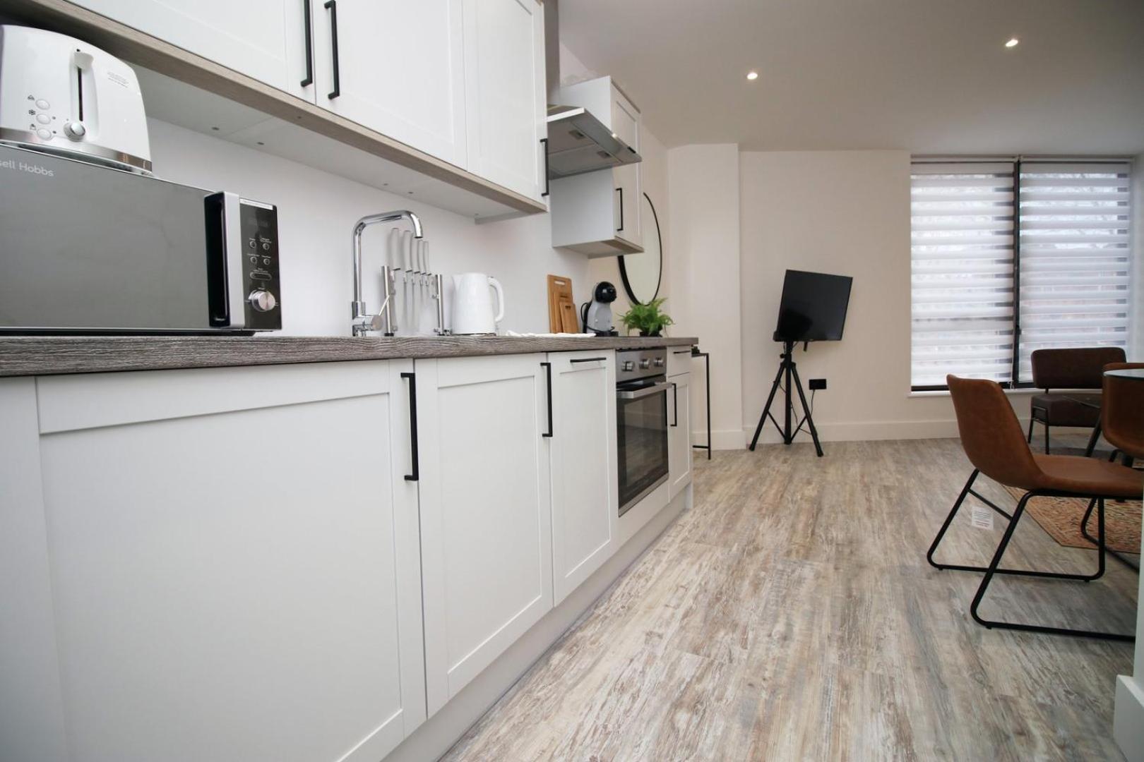 2 Bedroom With Free Parking Swindon Extérieur photo