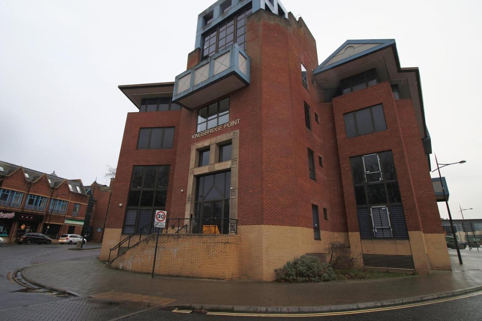 2 Bedroom With Free Parking Swindon Extérieur photo