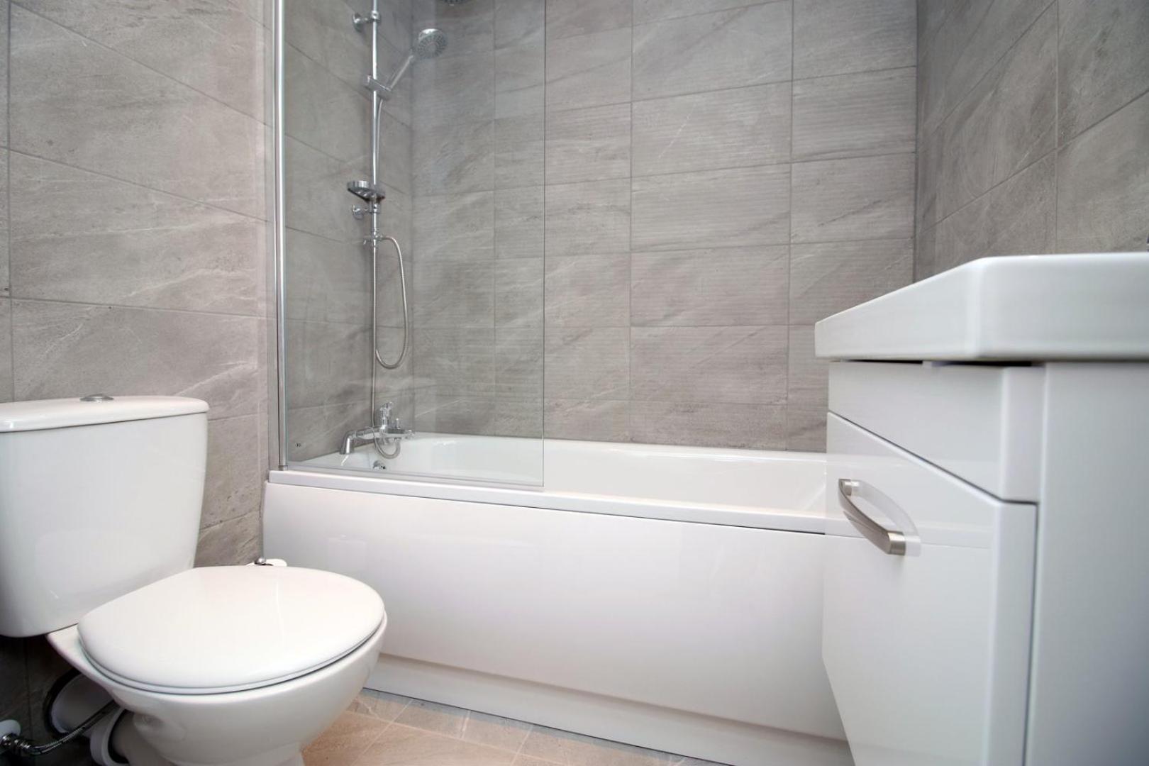 2 Bedroom With Free Parking Swindon Extérieur photo