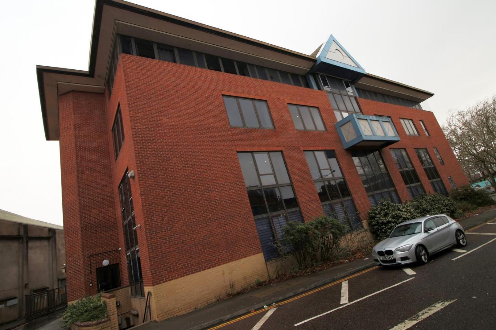 2 Bedroom With Free Parking Swindon Extérieur photo