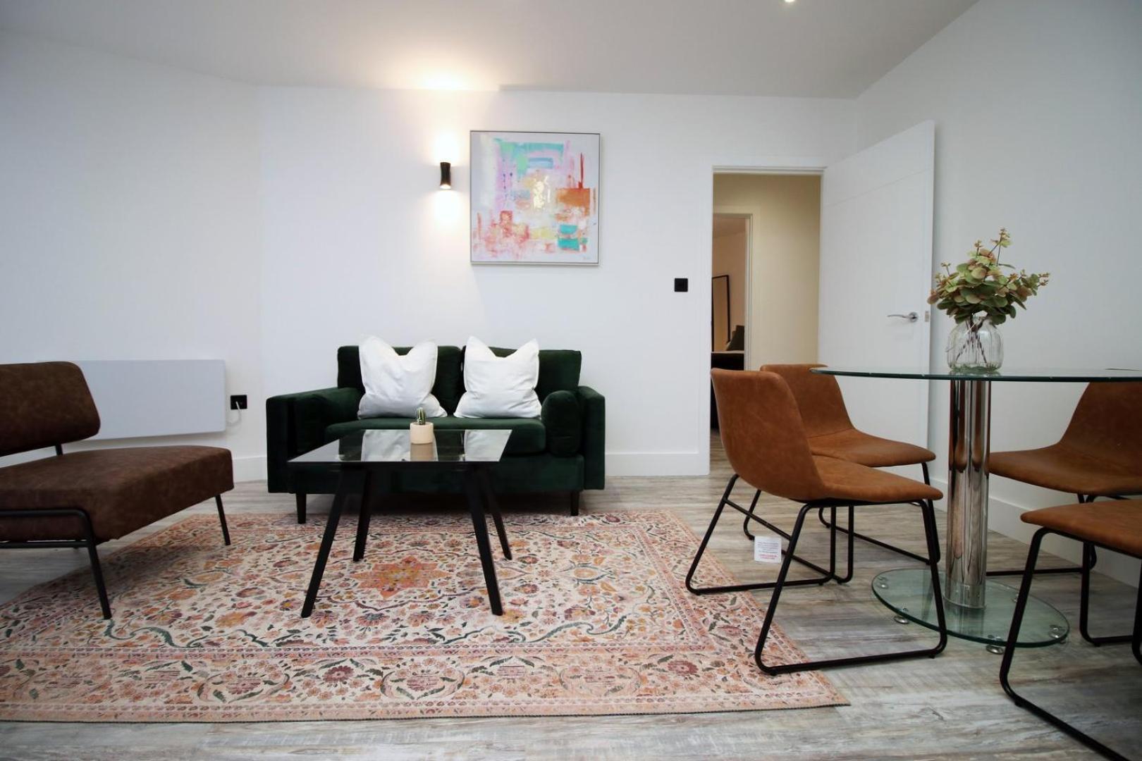 2 Bedroom With Free Parking Swindon Extérieur photo