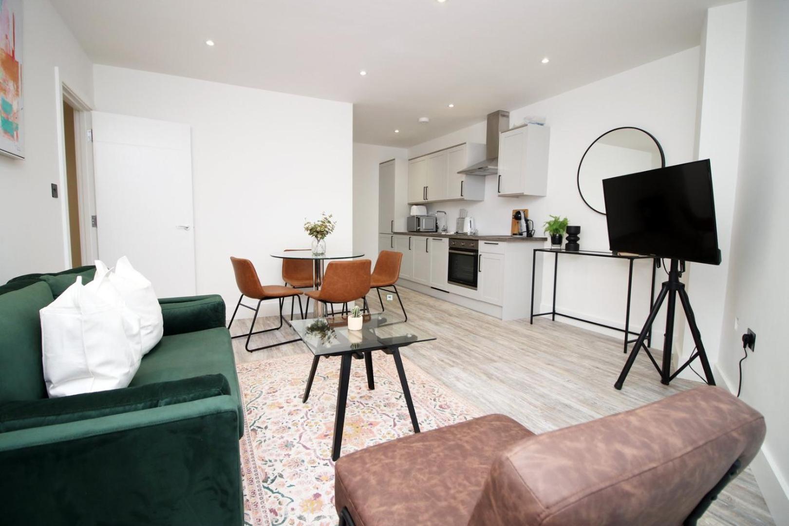 2 Bedroom With Free Parking Swindon Extérieur photo