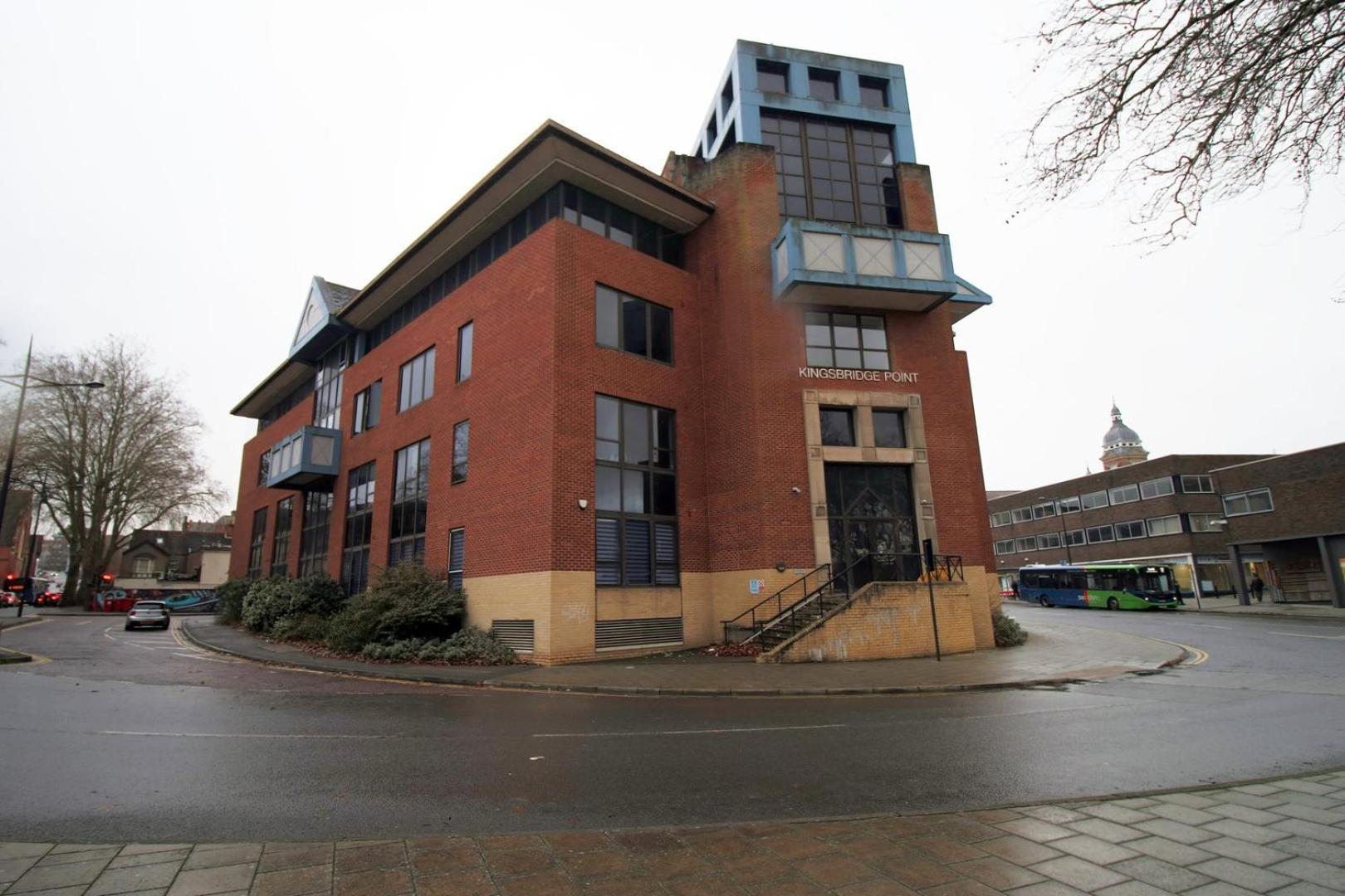 2 Bedroom With Free Parking Swindon Extérieur photo