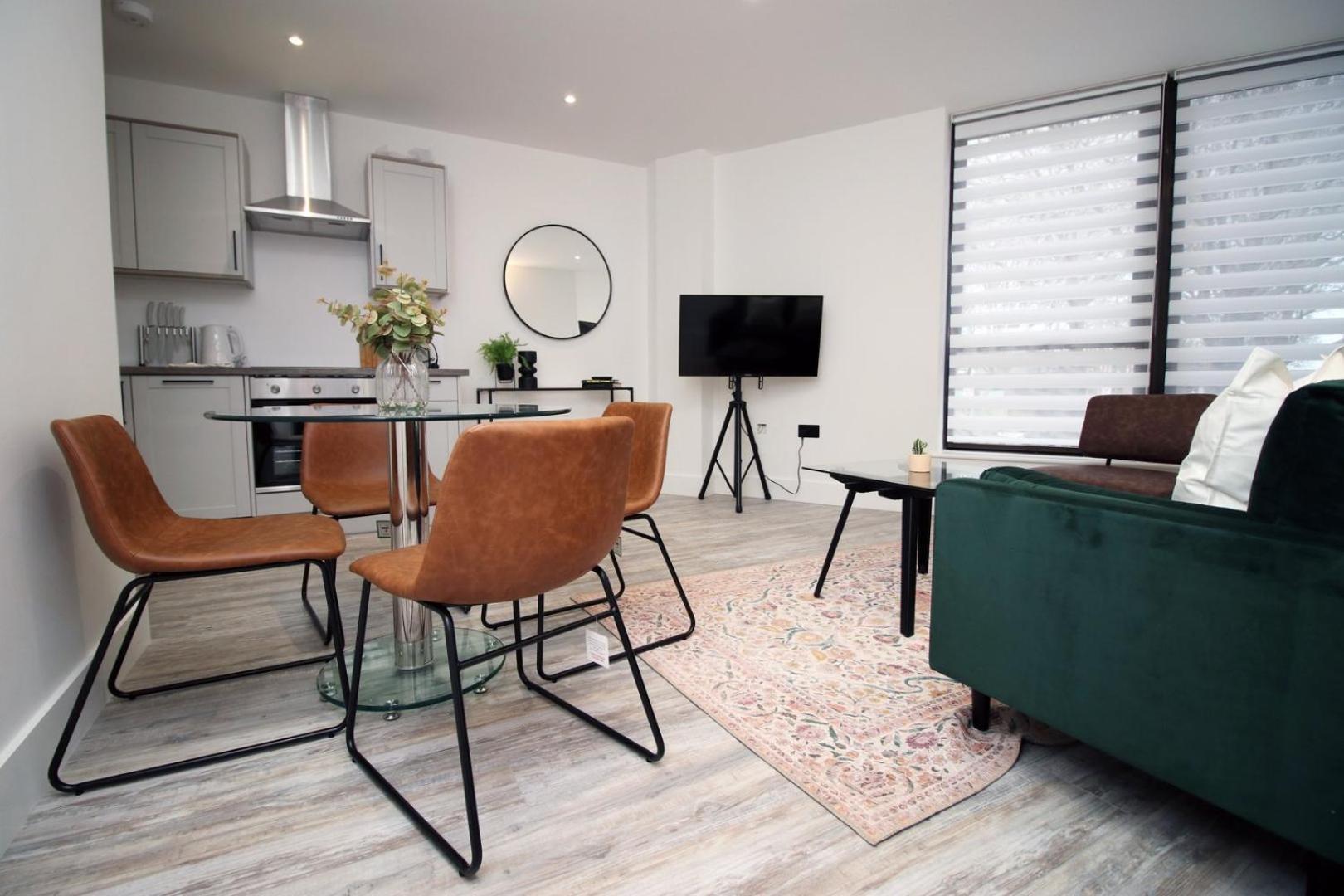 2 Bedroom With Free Parking Swindon Extérieur photo
